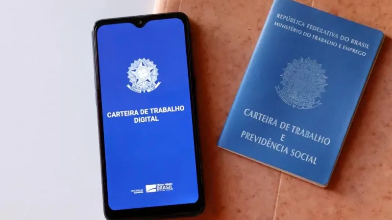 Maringá 98 FM — O Sistema Nacional de Emprego da Paraíba (Sine-PB) oferta, a partir desta segunda-feira (16), 576 vagas de emprego distribuídas em 11 municípios paraibanos. As oportunidades contemplam diferentes áreas de atuação e níveis de escolaridade e estão localizadas nas cidades de João Pessoa, Campina Grande, Patos, Santa Rita, São Bento, Princesa Isabel, Conde, Guarabira, Sapé, Pombal e Cabedelo. Em João Pessoa, o Sine-PB disponibiliza 182 postos de trabalho, com destaque para as funções de auxiliar de logística (51), operador de telemarketing bilíngue (20), repositor de mercadoria e atendente de lojas (10 vagas cada cargo), armador de ferragens na construção civil (9), [&hellip;]