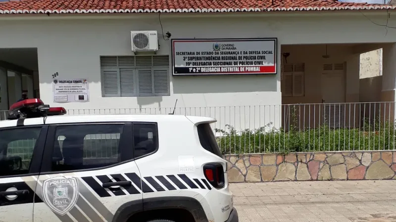 Maringá 98 FM — Um homem foi preso nesta quinta-feira (26), no Sertão da Paraíba, suspeito de omitir socorro a um idoso de 66 anos em Pombal, deixar o corpo da vítima por mais de 48 horas na residência e, nesse período, tentar cobrar aluguéis em nome do falecido. A companheira do suspeito também foi presa.