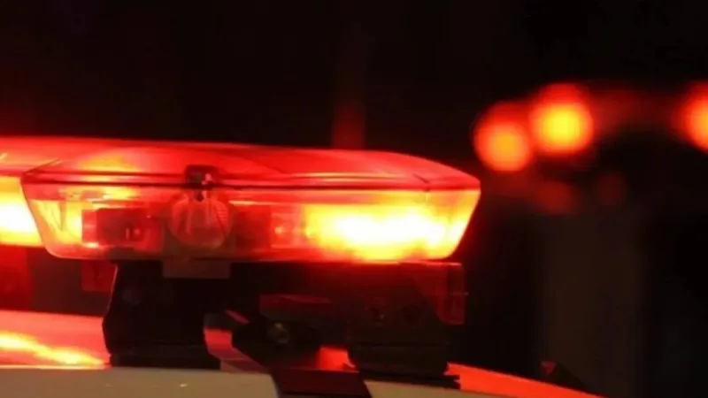 Maringá 98 FM — Um ocorrência movimentou a área policial na cidade de Pombal, sertão da Paraíba. Por volta das 2h da madrugada deste sábado, 14 de março, uma guarnição da Polícia Militar foi acionada via CIOP, para atender uma ocorrência de abandono de incapaz. O fato foi registrado no bairro Santa Rosa, e de acordo com informações policiais, uma pessoa solicitou presença dos órgãos policiais neste local, pois sua vizinha teria saído de casa, por volta das 23h, e teria deixados os seus três filhos sozinhos em casa, sendo uma menina de 04 anos de idade, uma outra de 02 anos de idade [&hellip;]