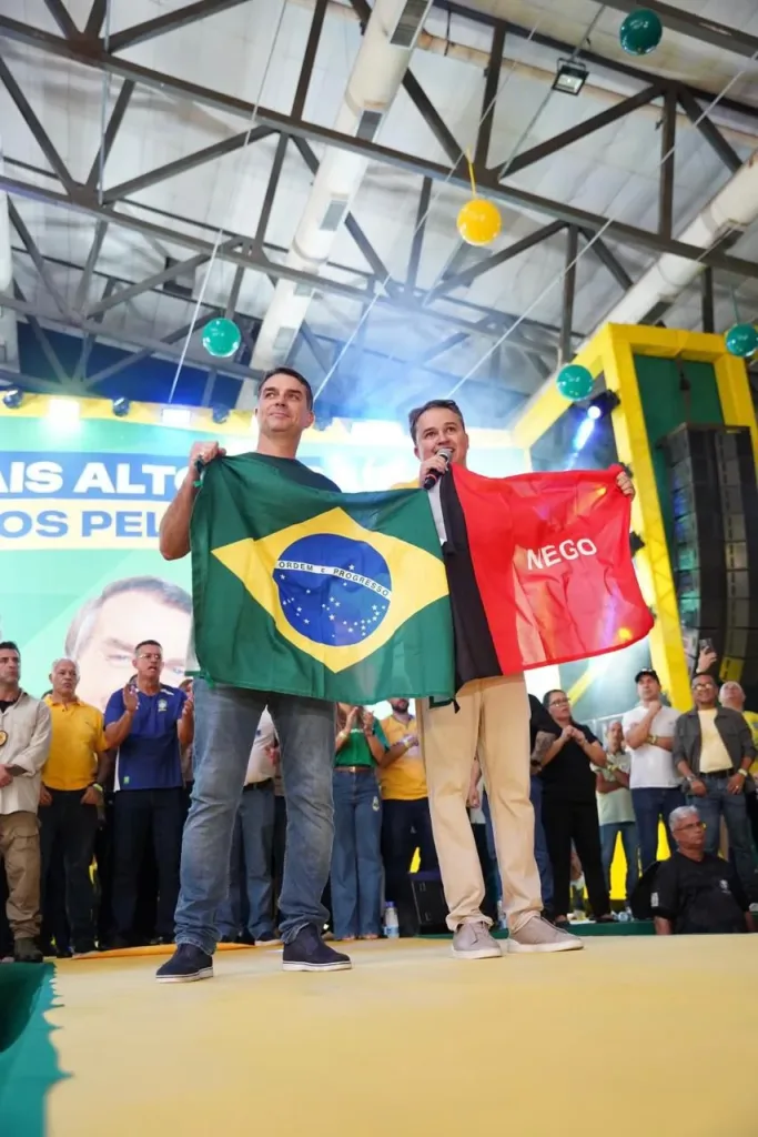 Maringá 98 FM — Pré-candidato a governador, Efraim deu um passo decisivo em sua trajetória política ao oficializar sua filiação ao Partido Liberal, em um evento marcado por forte emoção, simbolismo e demonstração de força popular. A sintonia com a direita paraibana ganhou força com a sintonia entre Efraim, Flavio e Queiroga, tendo também como ponto alto o discurso potente do prefeito de Campina Grande, Bruno Cunha Lima, que transmitiu coragem e lealdade. A cerimônia, realizada na Domus Hall em João Pessoa, nesse domingo (22), reuniu uma multidão e importantes lideranças nacionais da direita, consolidando o que já é tratado como o “start” da […]