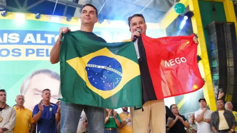 Maringá 98 FM — Pré-candidato a governador, Efraim deu um passo decisivo em sua trajetória política ao oficializar sua filiação ao Partido Liberal, em um evento marcado por forte emoção, simbolismo e demonstração de força popular. A sintonia com a direita paraibana ganhou força com a sintonia entre Efraim, Flavio e Queiroga, tendo também como ponto alto o discurso potente do prefeito de Campina Grande, Bruno Cunha Lima, que transmitiu coragem e lealdade. A cerimônia, realizada na Domus Hall em João Pessoa, nesse domingo (22), reuniu uma multidão e importantes lideranças nacionais da direita, consolidando o que já é tratado como o “start” da [&hellip;]