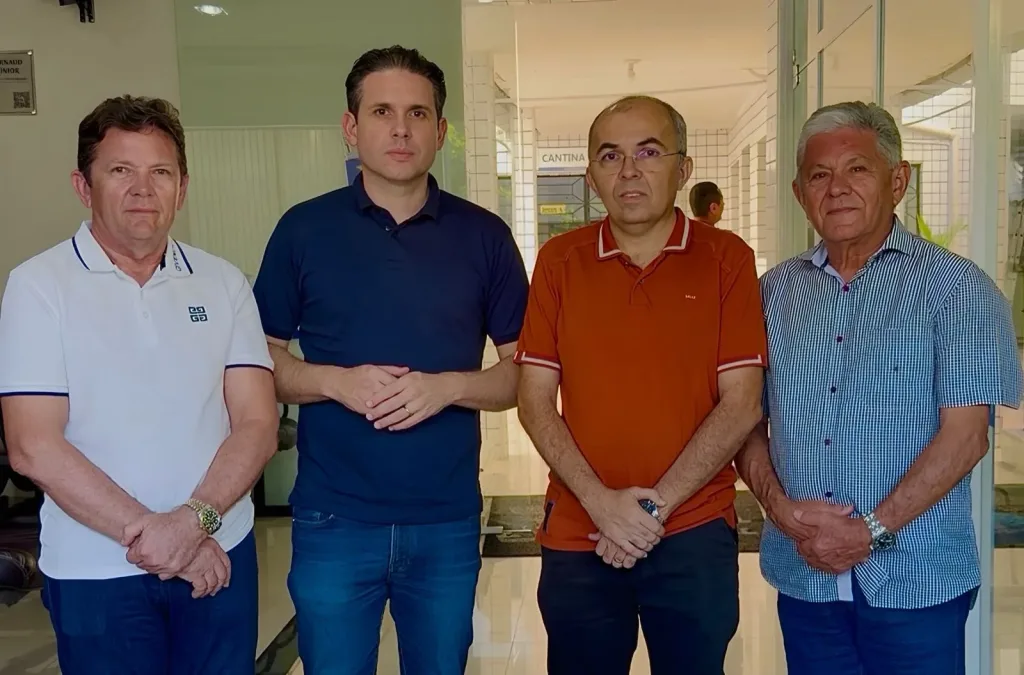 Maringá 98 FM — O deputado federal Hugo Motta anunciou, por meio de suas redes sociais, mais um avanço para a educação superior no Sertão paraibano: a implantação do curso de Ciência da Computação no campus da Universidade Federal de Campina Grande (UFCG), em Pombal. A iniciativa, segundo o parlamentar, representa a concretização de um antigo sonho da comunidade acadêmica e da população da região. O anúncio foi feito durante visita ao município, ao lado do prefeito Galego da Gavel, do líder político Dr. Verissinho e do professor Ancélio Gondim, da UFCG de Pombal. Na ocasião, Hugo destacou a importância estratégica do novo curso […]