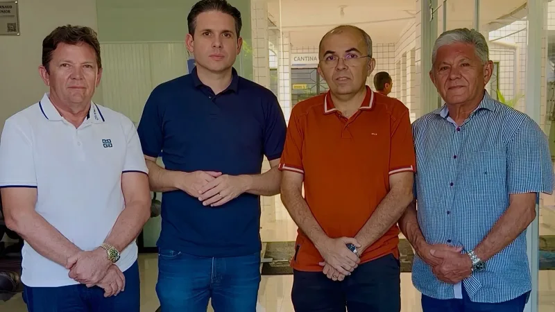 Maringá 98 FM — O deputado federal Hugo Motta anunciou, por meio de suas redes sociais, mais um avanço para a educação superior no Sertão paraibano: a implantação do curso de Ciência da Computação no campus da Universidade Federal de Campina Grande (UFCG), em Pombal. A iniciativa, segundo o parlamentar, representa a concretização de um antigo sonho da comunidade acadêmica e da população da região. O anúncio foi feito durante visita ao município, ao lado do prefeito Galego da Gavel, do líder político Dr. Verissinho e do professor Ancélio Gondim, da UFCG de Pombal. Na ocasião, Hugo destacou a importância estratégica do novo curso [&hellip;]