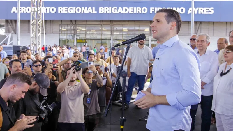 Maringá 98 FM — *Patos vive dia histórico: Hugo Motta celebra pacote de inaugurações com aeroporto, teatro e avanços em segurança e habitação* Nesta quinta-feira (26), a cidade de Patos foi marcada por inaugurações que simbolizam avanços estruturais e culturais para o município e toda a região do Sertão paraibano. A primeira entrega aos patoenses, o Aeroporto de Patos, foi destacada pelo presidente da Câmara dos Deputados, Hugo Motta (Republicanos-PB), como a consolidação de uma luta antiga de seu mandato. Durante a solenidade, Hugo Motta afirmou que o equipamento representa a realização de um sonho construído ao longo de anos de articulação política e [&hellip;]