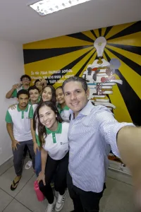 Maringá 98 FM — *Com articulação de Hugo Motta, Patos ganha ginásio do IFPB com investimento superior a R$ 2,2 milhões* A cidade de Patos vive mais um avanço importante em sua estrutura educacional e esportiva com a inauguração do Ginásio Poliesportivo Antônio de Oliveira Silva, no Campus Patos do Instituto Federal da Paraíba (IFPB). A obra, que representa um investimento de R$ 2.210.410,16, foi viabilizada com forte atuação do deputado federal Hugo Motta, responsável pela destinação de recursos em diferentes etapas do projeto. Com dimensões oficiais para a prática esportiva, o novo equipamento fortalece a infraestrutura do campus e amplia as possibilidades de […]
