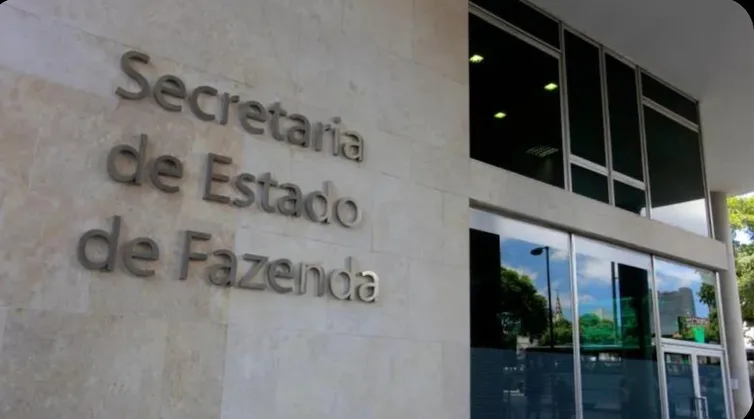 Maringá 98 FM — A Secretaria de Estado da Fazenda (Sefaz-PB) repassou R$ 2,911 bilhões em impostos estaduais (ICMS e IPVA) para as prefeituras paraibanas em 2025, o que representou um aumento de 7,85% sobre o ano de 2024. Em valores reais, o acréscimo foi de R$ 212 milhões. O carro-chefe do repasse aos municípios é a cota-parte do ICMS (Imposto sobre Operações Relativas à Circulação de Mercadorias e sobre Prestações de Serviços de Transporte Interestadual e Intermunicipal e de Comunicação), que destinou R$ 2,594 bilhões aos 223 municípios em 2025. Outros R$ 317 milhões vieram do IPVA (Imposto sobre a Propriedade de Veículos [&hellip;]