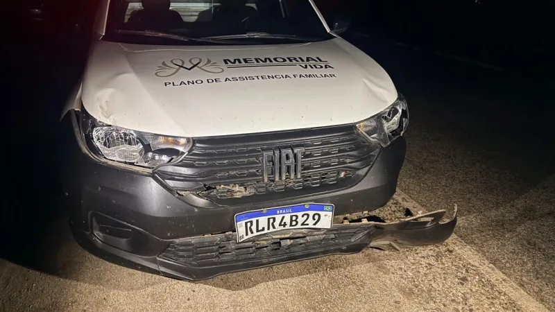 Maringá 98 FM — Um motociclista morreu, nessa sexta-feira (27), após ter sido atropelado por um carro de uma funerária, na PB-306, em Princesa Isabel, no Sertão paraibano. O homem voltava do trabalho no momento do acidente. A vítima, Genivaldo Leite dos Santos, tinha 49 anos e estava voltando para casa por volta das 17h30, quando foi surpreendido por dois carros que bateram na sua motocicleta. O veículo da funerária passou por cima do corpo do trabalhador. Com o impacto da batida, a motocicleta praticamente rompeu-se ao meio. Os motoristas dos veículos permaneceram no local do acidente até a chegada da polícia e foram [&hellip;]