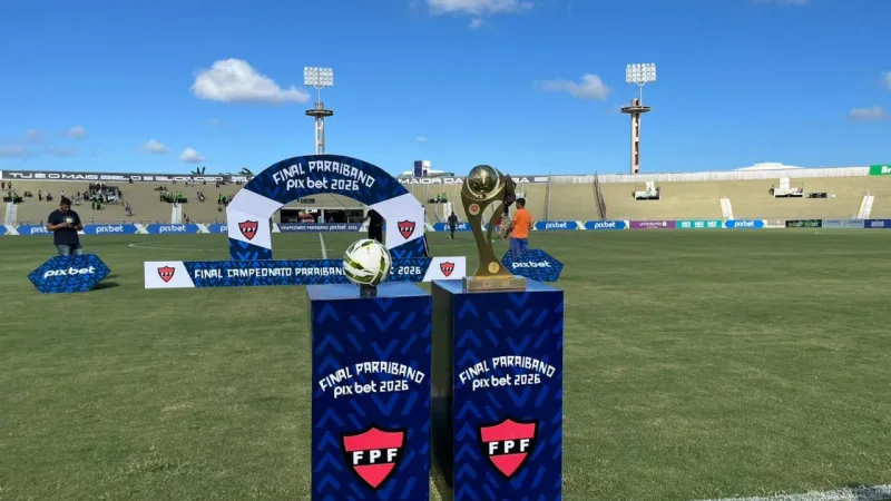Maringá 98 FM — O Botafogo-PB é campeão Paraibano de 2026 e levanta o seu 31º título estadual. O Belo segurou o placar em 0 a 0 na partida de volta da final e venceu Sousa no Almeidão, em João Pessoa, neste sábado (21), depois de ter derrotado o Dino por 2 a 1, no Marizão, no último domingo (15). Jogador expulso O jogo equilibrado e sem gols teve ainda um jogador do Belo expulso aos 28 minutos do segundo tempo. Kayon saiu após uma entrada forte em Crystian. O cartão foi dado após revisão e recomendação do VAR. Kayon recebeu a punição em [&hellip;]