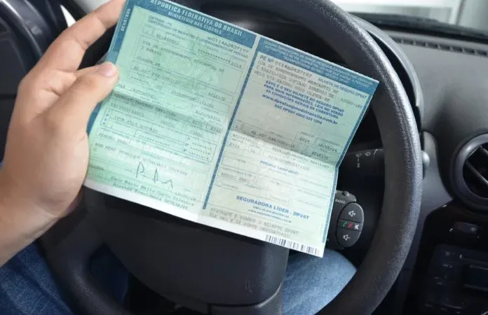 Maringá 98 FM — O proprietário de veículo de placa com final 3 deve realizar o pagamento do IPVA (Imposto sobre a Propriedade de Veículos Automotores) até esta terça-feira (31), para ter a garantia do desconto de 10% no tributo, na modalidade de cota única à vista. Os contribuintes paraibanos têm ainda outras duas opções para pagamento do tributo, mas desta vez sem o desconto: o parcelamento em três vezes, sendo a primeira com vencimento também até o dia 31 de março; ou o pagamento total do IPVA, sem desconto, que deve efetuado até o dia 29 de maio. Dúvidas na emissão do IPVA [&hellip;]