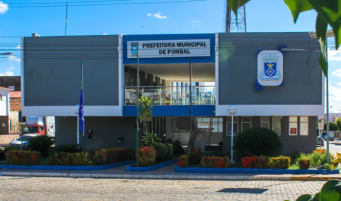 Maringá 98 FM — O Ministério Público da Paraíba (MPPB) instaurou, nesta segunda-feira (30), um procedimento preparatório para apurar possíveis irregularidades envolvendo o pagamento do servidor Agostinho Pereira da Paixão Neto, atualmente secretário de Infraestrutura e Desenvolvimento do município de Pombal, no Sertão da Paraíba. De acordo com o documento, assinado pelo promotor de Justiça Leonardo Fernandes Furtado, a investigação busca esclarecer uma denúncia de que o servidor teria recebido pagamentos da Prefeitura de Campina Grande sem a devida prestação de serviços no período em que já exercia função na gestão de Pombal. Conforme apurou o Portal MaisPB, Agostinho ocupa o cargo de secretário em [&hellip;]