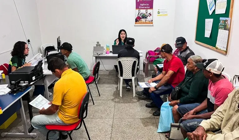 Maringá 98 FM — A Superintendência de Administração do Meio Ambiente (Sudema) inicia, nesta quarta e quinta-feira (29 e 30), uma força-tarefa voltada à regularização ambiental de imóveis rurais na Paraíba. A ação será lançada durante a Expo Agro Umbuzeiro 2026, no município de Umbuzeiro, com atendimento direto aos produtores rurais. A iniciativa integra um conjunto de melhorias implementadas no Cadastro Ambiental Rural (CAR), que passou a contar com uma nova metodologia de análise dinamizada, permitindo a avaliação de múltiplos cadastros em bloco. De acordo com o técnico do Setor de CAR da Sudema, Phablo Benício, a ferramenta já trouxe resultados expressivos. “A gente [&hellip;]