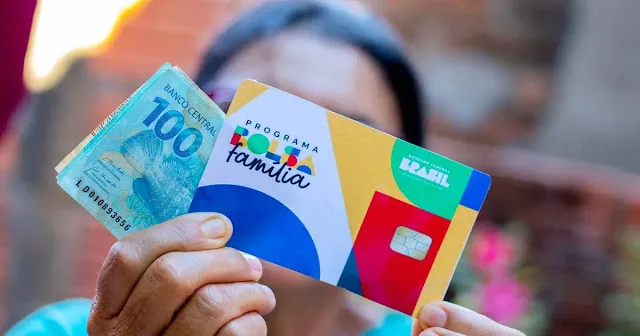 Maringá 98 FM — A Caixa Econômica Federal conclui o pagamento da parcela de abril do Bolsa Família. Recebem nesta quinta-feira (29) os beneficiários com Número de Inscrição Social (NIS) de final 0. O valor mínimo corresponde a R$ 600, mas com o novo adicional o valor médio do benefício subiu para R$ 678,22. Segundo o Ministério do Desenvolvimento e Assistência Social, neste mês o programa de transferência de renda do Governo Federal alcançou 18,9 milhões de famílias, com gasto de R$ 12,8 bilhões. Além do benefício mínimo, há o pagamento de três adicionais. O Benefício Variável Familiar Nutriz paga seis parcelas de R$ 50 [&hellip;]