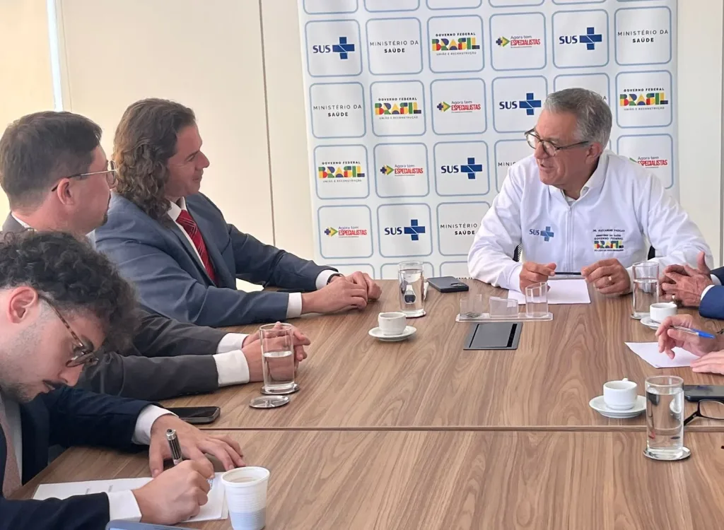Maringá 98 FM — A cidade de Sousa, no sertão do estado, receberá a partir do dia 17 deste mês uma Unidade Móvel do Ministério da Saúde para promover o diagnóstico precoce do câncer de mama e do colo do útero. Trata-se Unidade Móvel de Tipologia 2 – Prevenção e Cuidado da Saúde da Mulher, iniciativa do Ministério da Saúde em parceria com a Agsus. A iniciativa, concretizada a partir de solicitação do Senador Veneziano Vital do Rêgo (MDB-PB) junto ao Ministro da Saúde, Alexandre Padilha, depois trabalhada pelo Secretário de Gestão do Trabalho e da Educação na Saúde, Felipe Proenço; pelo Secretário de […]