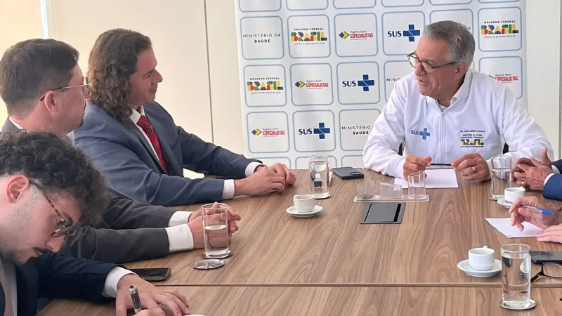 Maringá 98 FM — A cidade de Sousa, no sertão do estado, receberá a partir do dia 17 deste mês uma Unidade Móvel do Ministério da Saúde para promover o diagnóstico precoce do câncer de mama e do colo do útero. Trata-se Unidade Móvel de Tipologia 2 – Prevenção e Cuidado da Saúde da Mulher, iniciativa do Ministério da Saúde em parceria com a Agsus. A iniciativa, concretizada a partir de solicitação do Senador Veneziano Vital do Rêgo (MDB-PB) junto ao Ministro da Saúde, Alexandre Padilha, depois trabalhada pelo Secretário de Gestão do Trabalho e da Educação na Saúde, Felipe Proenço; pelo Secretário de [&hellip;]
