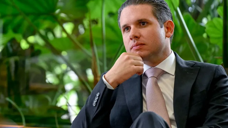 Maringá 98 FM — &nbsp; O presidente da Câmara dos Deputados, Hugo Motta (Republicanos-PB), disse que o Executivo não encaminhará um projeto de lei com urgência constitucional sobre o fim da escala 6×1. Pelo acordo firmado com o governo, o assunto será tratado pela Proposta de emenda à Constituição que já está em análise, e deve ter sua admissibilidade votada na próxima semana. Hugo Motta afirmou que o objetivo é votar em Plenário a proposta até o final de maio. Ele deu a declaração após reunião de líderes para definir a pauta da semana. Hugo Motta também informou que o projeto que regulamenta os [&hellip;]