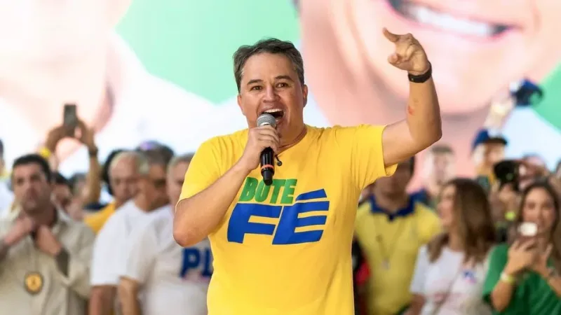 Maringá 98 FM — Foguete dispara: pesquisa coloca Efraim em 2º lugar e consolida caminho para o 2º turno na Paraíba A nova pesquisa do Instituto Veritá, divulgada nesta quarta-feira (8), confirma o crescimento do senador Efraim Filho e muda o cenário da disputa pelo Governo da Paraíba. O pré-candidato sai do terceiro lugar e assume a segunda posição, com números que já o colocam em rota direta para o segundo turno das eleições de 2026. Na pesquisa estimulada, Lucas Ribeiro aparece com 40,2%, seguido por Efraim Filho, que alcança 28,9% e ultrapassa Cícero Lucena, com 27,3%. O resultado reforça a escalada do senador, [&hellip;]