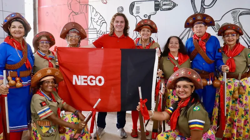 Maringá 98 FM — &nbsp; O Senador Veneziano Vital do Rêgo (MDB-PB) participou na manhã desta quarta-feira (22) das comemorações alusivas aos 43 anos do bairro de Mangabeira, em João Pessoa. Ele estava acompanhado da esposa e pré-candidata a deputada estadual Ana Claudia (MDB) e foi recebido pelo prefeito da capital, Leo Bezerra; e pelo ex-prefeito e pré-candidato ao Governo da Paraíba, Cícero Lucena. O presidente da Câmara Municipal de João Pessoa, vereador Dinho Dowsley, outros parlamentares, lideranças políticas do bairro e o povo em geral também prestigiaram. Ao falar aos presentes, durante café da manhã que abriu a programação, em frente ao Restaurante [&hellip;]