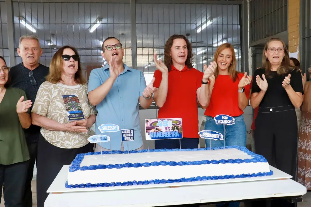 Maringá 98 FM —     O Senador Veneziano Vital do Rêgo (MDB-PB) participou na manhã desta quarta-feira (22) das comemorações alusivas aos 43 anos do bairro de Mangabeira, em João Pessoa. Ele estava acompanhado da esposa e pré-candidata a deputada estadual Ana Claudia (MDB) e foi recebido pelo prefeito da capital, Leo Bezerra; e pelo ex-prefeito e pré-candidato ao Governo da Paraíba, Cícero Lucena. O presidente da Câmara Municipal de João Pessoa, vereador Dinho Dowsley, outros parlamentares, lideranças políticas do bairro e o povo em geral também prestigiaram. Ao falar aos presentes, durante café da manhã que abriu a programação, em frente ao […]