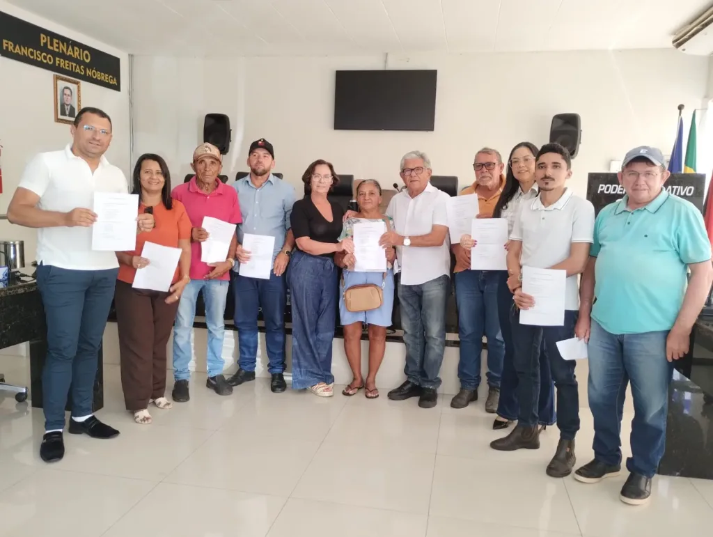 Maringá 98 FM — Omédico e ex-prefeito, Dr. Veríssinho, organizou uma reunião no Plenário Francisco Freitas Nóbrega, da Câmara Municipal de Pombal, com presidentes de associações da zona rural do município. O encontro ocorreu no último sábado (25) e teve como objetivo ouvir reivindicações e apresentar propostas voltadas ao desenvolvimento das comunidades rurais e da cidade. Durante o diálogo, foram discutidas demandas consideradas prioritárias pelas lideranças presentes. Entre os principais pontos está a proposta de pavimentação asfáltica ligando a sede do município aos distritos, com foco nas comunidades de São Pedro, Várzea Comprida dos Leite e Coátiba. Segundo o médico, as ideias por ele […]