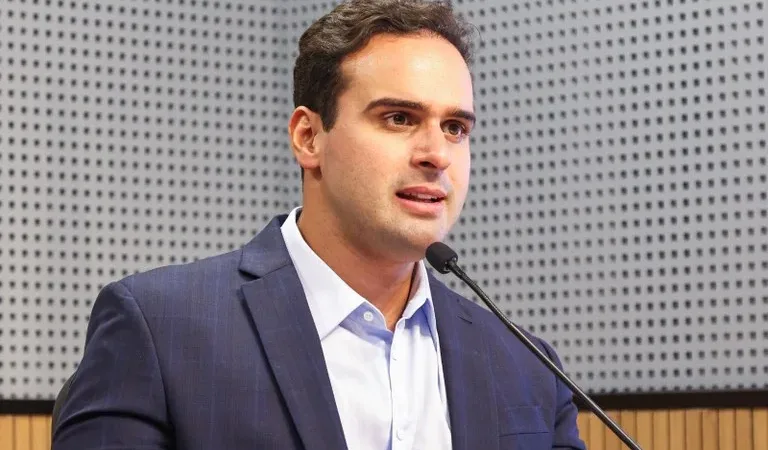 Maringá 98 FM — Ogovernador Lucas Ribeiro anunciou, na tarde desta segunda-feira (27), durante o programa Conversa com o Governador, o calendário de pagamento dos servidores estaduais referente ao mês de abril, reforçando o compromisso da gestão com a regularidade salarial e o estímulo à economia do estado. De acordo com o gestor, os pagamentos terão início na quarta-feira (29), quando recebem aposentados e pensionistas, e seguem na quinta-feira (30), contemplando os servidores da ativa, incluindo administração direta e indireta. “Manter o pagamento em dia é um compromisso com quem faz o Estado funcionar e, ao mesmo tempo, um instrumento direto de fortalecimento da [&hellip;]