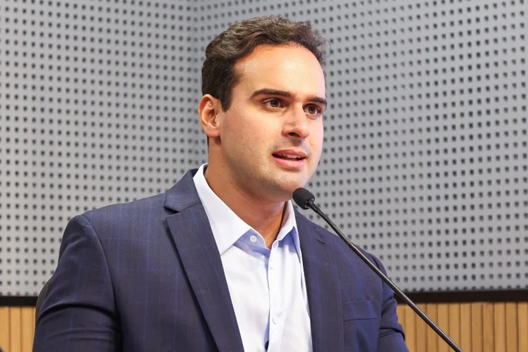Maringá 98 FM — Ogovernador Lucas Ribeiro anunciou, na tarde desta segunda-feira (27), durante o programa Conversa com o Governador, o calendário de pagamento dos servidores estaduais referente ao mês de abril, reforçando o compromisso da gestão com a regularidade salarial e o estímulo à economia do estado. De acordo com o gestor, os pagamentos terão início na quarta-feira (29), quando recebem aposentados e pensionistas, e seguem na quinta-feira (30), contemplando os servidores da ativa, incluindo administração direta e indireta. “Manter o pagamento em dia é um compromisso com quem faz o Estado funcionar e, ao mesmo tempo, um instrumento direto de fortalecimento da […]