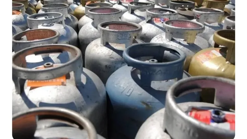 Maringá 98 FM — &nbsp; &nbsp; O preço do botijão de gás de cozinha na Paraíba aumenta R$ 10 a partir desta segunda-feira (6), passando de R$ 110 para R$ 120. Segundo o Sindicato dos Revendedores de Gás da Paraíba (Sinregás-PB), o aumento no preço do gás se justifica por custos operacionais envolvendo o frete. De acordo com o presidente do Sindicato, Marcos Antônio Bezerra, os conflitos do Oriente Médio, que aumentaram o preço do combustível, acabaram impactando no preço do gás. “O gás que a gente recebe aqui na Paraíba vem de Pernambuco e, por isso, os aumentos nos combustíveis impactam o consumidor [&hellip;]
