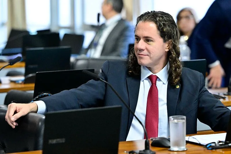 Maringá 98 FM — Com pré-campanha fortalecida, Dr. Jarques (Republicanos) está consolidade para as eleições 2026. No mais recente levantamento realizado pelo Instituto SETA em parceria com o portal Polêmica Paraíba, divulgado nesta terça-feira (31), o ex-prefeito de São Bento aparece entre os 12 candidatos mais citados pelos eleitores no cenário estadual com 1,7%. O resultado da pesquisa reforça o crescimento da pré-campanha de Dr. Jarques, que em sua primeira disputa por uma vaga na Assembleia está entre os mais votados reforçando sua trajetória pública e administrativa na Paraíba. Dr. Jarques está entre o grupo restrito de nomes com maior força e que está […]