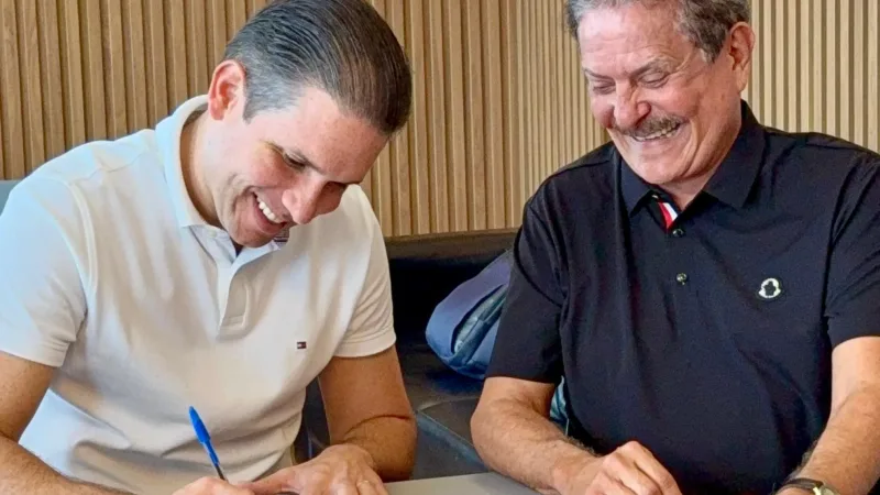 Maringá 98 FM — Em ato político conduzido pelo presidente estadual da legenda, Hugo Motta, foi oficializada neste sábado (04) a filiação do deputado estadual Tião Gomes ao partido, ocasião em que também foi anunciada sua pré-candidatura a deputado federal. A chegada de Tião Gomes ao Republicanos ocorre a partir de um convite feito pelo presidente Hugo Motta e parlamentares da sigla, prontamente aceito pelo deputado, que passa a integrar o projeto político do partido para as eleições de 2026. Durante o ato, Hugo Motta destacou a identidade e os valores que marcam a atuação do Republicanos na Paraíba, além de ressaltar a relevância [&hellip;]