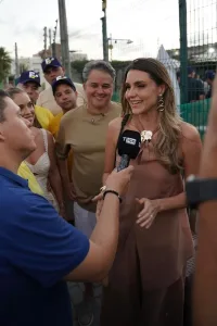 Maringá 98 FM — Cumprindo o prazo estabelecido pela legislação eleitoral para as eleições de 2026, a psicóloga e primeira-dama de Campina Grande, Juliana Cunha Lima, oficializou nesta sexta-feira (3) sua filiação ao PL. A movimentação ocorre após sua desfiliação do União Brasil na última semana e consolida sua posição como um dos nomes centrais no tabuleiro das eleições deste ano. A chegada de Juliana ao PL, além de atender aos prazos eleitorais, estreita ainda mais os laços do prefeito Bruno Cunha Lima com o senador Efraim Filho, pré-candidato ao Governo do Estado. Trajetória e Bandeiras Com mais de 10 anos de experiência profissional […]
