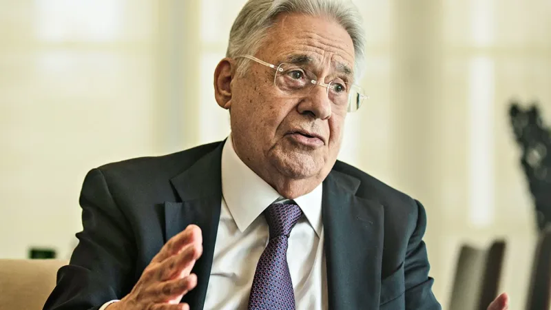 Maringá 98 FM — O Tribunal de Justiça de São Paulo decidiu interditar o ex-presidente Fernando Henrique Cardoso após pedido da família. A decisão atende a uma solicitação dos filhos de Fernando Henrique, que apontaram agravamento no quadro de saúde. Documentos anexados ao processo indicam evolução de declínio cognitivo em decorrência de Alzheimer. Com a medida, o filho Paulo Henrique Cardoso foi nomeado responsável legal pelos atos administrativos e pelo patrimônio do ex-presidente. Procurada, a assessoria de FHC confirmou a decisão da Justiça, mas informou que não vai comentar o caso por se tratar de um assunto de foro íntimo. Clique aqui e receba notícias exclusivas do [&hellip;]