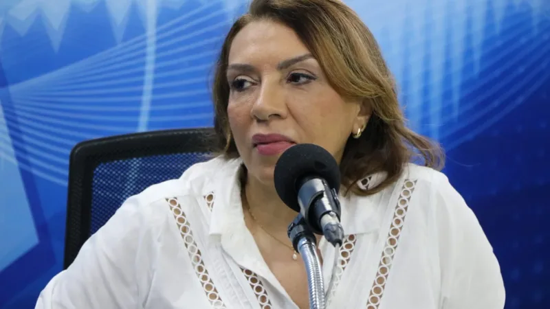 Maringá 98 FM — A deputada Cida Ramos afirmou, nessa quarta-feira (8), durante entrevista, que o PT tem interesse em ocupar a Secretaria de Estado do Desenvolvimento Humano e confirmou que o partido está em articulação política com o governo estadual. A declaração ocorre após críticas da pré-candidata Pollyanna Werton sobre disputas internas envolvendo a federação partidária. Durante a entrevista, Cida Ramos confirmou que houve conversas com lideranças políticas, incluindo Aguinaldo Ribeiro e Edinho Silva, e indicou que há uma tendência de o PT integrar a chapa do governador Lucas Ribeiro nas eleições de 2026. Além disso, segundo a parlamentar, o partido teria solicitado a vaga de vice-governador nas negociações políticas em andamento. Resposta a Pollyanna Werton Cida [&hellip;]