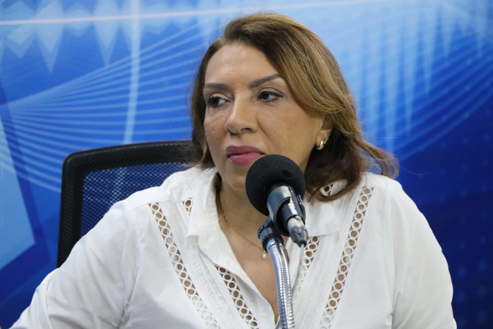 Maringá 98 FM — A deputada Cida Ramos afirmou, nessa quarta-feira (8), durante entrevista, que o PT tem interesse em ocupar a Secretaria de Estado do Desenvolvimento Humano e confirmou que o partido está em articulação política com o governo estadual. A declaração ocorre após críticas da pré-candidata Pollyanna Werton sobre disputas internas envolvendo a federação partidária. Durante a entrevista, Cida Ramos confirmou que houve conversas com lideranças políticas, incluindo Aguinaldo Ribeiro e Edinho Silva, e indicou que há uma tendência de o PT integrar a chapa do governador Lucas Ribeiro nas eleições de 2026. Além disso, segundo a parlamentar, o partido teria solicitado a vaga de vice-governador nas negociações políticas em andamento. Resposta a Pollyanna Werton Cida […]