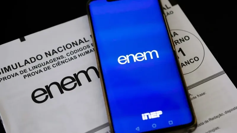 Maringá 98 FM — &nbsp; O Instituto Nacional de Estudos e Pesquisas Educacionais Anísio Teixeira (Inep) divulgou as regras para quem deseja realizar o Enem 2026 sem pagar a taxa de inscrição. O período para solicitar o benefício, assim como para justificar a ausência na edição de 2025, começa no dia 13 de abril e vai até 24 de abril, na Página do Participante, com o login único do gov.br. A gratuidade é destinada a estudantes que atendem a critérios socioeconômicos específicos. Vale lembrar que a aprovação da isenção não garante a participação no exame: todos os candidatos, isentos ou não, deverão realizar a inscrição formal em data a ser divulgada [&hellip;]
