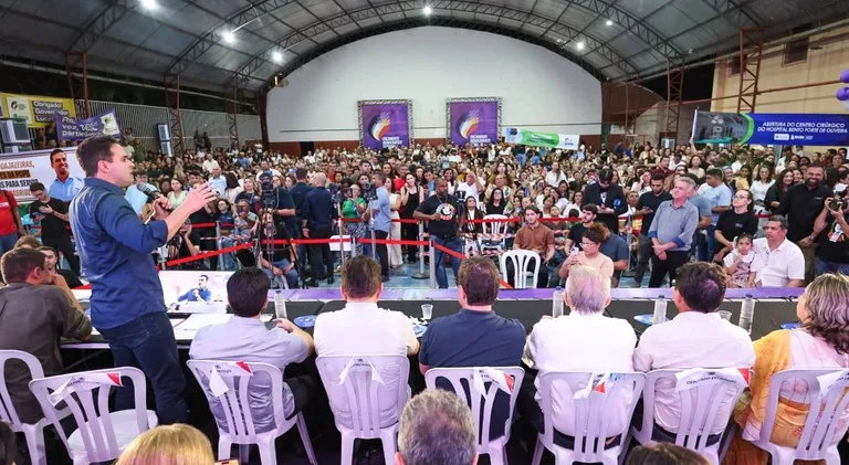 Maringá 98 FM — Ogovernador Lucas Ribeiro encerrou, na noite desta quinta-feira (14), o segundo bloco de audiências do Orçamento Democrático Estadual (ODE 2026). Durante a plenária, realizada na Escola Normal Francisca Mendes, em Catolé do Rocha (8ª Região Geoadministrativa), o chefe do Executivo estadual destinou mais de 40,4 milhões para os municípios que compõem a 8ª RGA — entre os destaques estão a ordem de serviço para a construção da Central de Polícia de Catolé do Rocha e de ampliação e reforma de setores do Hospital Regional do município. Ao abrir a audiência, que teve a participação de 3.781 pessoas – a segunda [&hellip;]