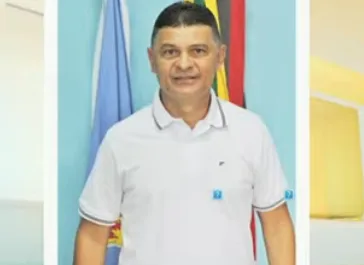 Maringá 98 FM — Uma operação da Polícia Civil contra o tráfico interestadual de drogas, deflagrada na manhã desta quinta-feira (7), cumpre mandados de prisão e busca e apreensão em cidades da Paraíba. Entre os alvos da ação, está um secretário do município de Pilar. Foram determinados nove mandados de prisão, 12 mandados de busca e apreensão e o bloqueio de bens e valores de cerca de R$ 12 milhões contra alvos nas cidades de João Pessoa e Pilar. Durante as buscas, foram encontradas drogas, coletes balísticos, armas e munições. A investigação que resultou na Operação Meia Tonelada teve início após a apreensão de cerca de [&hellip;]
