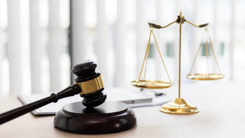 Maringá 98 FM — A Comissão de Constituição e Justiça e de Cidadania (CCJ) da Câmara dos Deputados aprovou proposta que prevê a concessão judicial de gratuidade a quem comprovar estar inscrito no Cadastro Único para Programas Sociais (CadÚnico). O texto altera o Código de Processo Civil (Lei 13.105/15) e segue agora para o Senado, caso não haja recurso para análise pelo Plenário. A proposta aprovada é um substitutivo do deputado Rubens Pereira Júnior (PT-MA) ao Projeto de Lei 1283/24, da deputada Maria do Rosário (PT-RS). O texto original assegura a gratuidade da Justiça, sem necessidade de comprovação. Segundo Pereira Júnior, a aprovação é fundamental para [&hellip;]