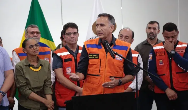 Maringá 98 FM — O ministro da Integração e do Desenvolvimento Regional, Waldez Góes, desembarca hoje (04) nos estados de Pernambuco e da Paraíba para acelerar o apoio do Governo Federal aos municípios afetados pelas chuvas desde a última sexta-feira. A comitiva, que terá também o secretário nacional de Defesa Civil, Wolnei Wolff, seguirá para João Pessoa às 14 horas e fará uma reunião operacional com o governador Lucas Ribeiro, seguida de inspeção nos pontos críticos de alagamento. A comitiva, que terá também o secretário nacional de Defesa Civil, Wolnei Wolff, seguirá para João Pessoa às 14 horas e fará uma reunião operacional com [&hellip;]