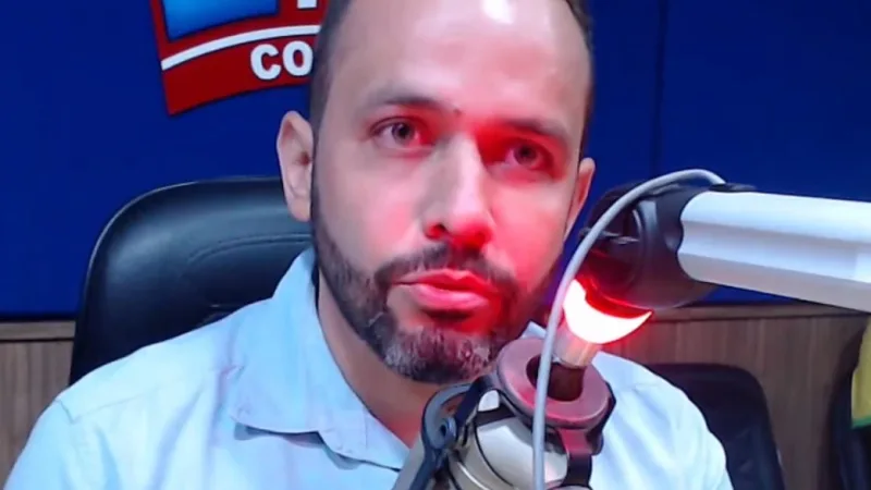 Maringá 98 FM — O ex-candidato a prefeito de Bayeux, Glicério Feitosa, foi assassinado na tarde desta quinta-feira (14), no bairro do Gaisel, em João Pessoa. As primeiras informações apuradas pelo Portal Correio apontam que dois suspeitos chegaram em uma motocicleta e efetuaram os disparos. Glicério teria reagido, atirando contra os criminosos, mas acabou sendo baleado no ombro ainda no local. A bala, porém, teria descido até o tórax da vítima e agravado a condição de saúde dela. Equipes do Samu foram acionadas e o socorreram para a base de atendimento, mas, devido à gravidade do ferimento, ele não resistiu e veio a óbito. [&hellip;]