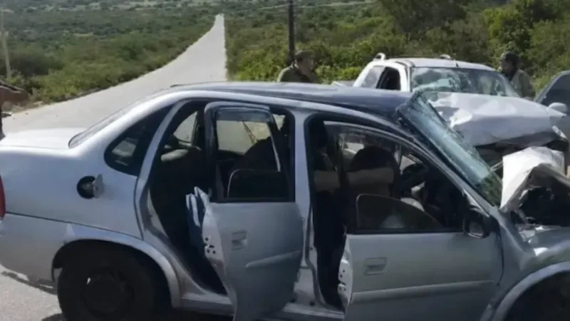 Maringá 98 FM — Uma mulher morreu e outras sete pessoas ficaram feridas em um acidente envolvendo uma moto e dois carros na PB-177, no município de Soledade, no Cariri da Paraíba, no último domingo (24). De acordo com a TV Paraíba, ainda não há informações sobre a dinâmica do ocorrido, mas a Polícia Civil abriu uma investigação para entender o que causou o acidente. A mulher morreu no local e pilotava a moto que se envolveu na batida. O Serviço de Atendimento Móvel de Urgência (Samu) foi acionado para o local, mas quando os agentes chegaram já encontraram a mulher morta. As outras sete pessoas, [&hellip;]