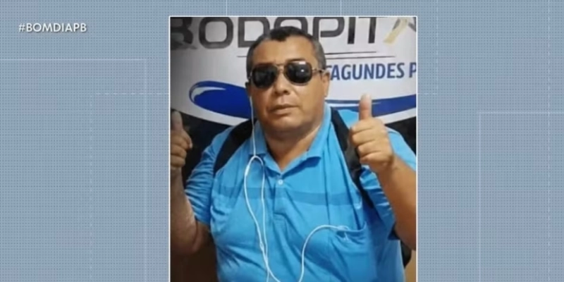 Maringá 98 FM — Um radialista identificado como Inácio Anselmo de Araújo, de 46 anos, morreu após uma colisão entre a moto que ele pilotava e uma picape, na PB-100, no municípío de Fagundes, no Agreste da Paraíba, na tarde da terça-feira (12). De acordo com a Polícia Militar, Inácio Anselmo conduzia uma motocicleta quando, próximo a uma curva, invadiu a faixa contrária e colidiu de frente com uma picape. O motociclista foi socorrido por equipes do Serviço de Atendimento Móvel de Urgência (Samu) e encaminhado ao Hospital de Trauma de Campina Grande, mas chegou à unidade sem vida. Ainda segundo a PM, o [&hellip;]