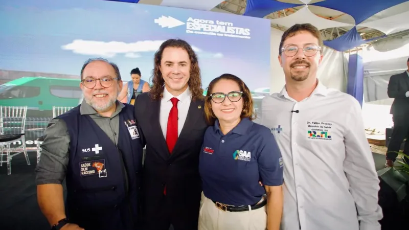 Maringá 98 FM — *Prefeitos agradecem articulação de Veneziano durante entrega de 118 veículos para assistência à saúde na Paraíba* Prefeitos beneficiados com veículos do programa “Agora tem Especialistas”, do Governo Federal, manifestaram agradecimento ao Senador Veneziano Vital do Rêgo nesta sexta-feira (29), durante solenidade que marcou a entrega de 118 unidades. O reconhecimento se deu em função da articulação de Veneziano junto ao Presidente Luis Inácio Lula da Silva (PT) e ao Ministro da Saúde, Alexandre Padilha, para que o maior número possível de cidades paraibanas fosse contemplado pelas entregas. Foram destinados aos municípios paraibanos 43 microônibus, 55 vans, 19 unidades odontológicas e 1 [&hellip;]