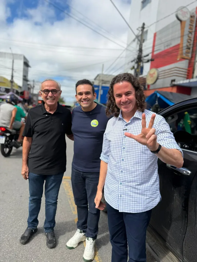 Maringá 98 FM — O pré-candidato ao Governo da Paraíba Cícero Lucena (MDB), o Senador e pré-candidato à reeleição Veneziano Vital do Rêgo (MDB-PB) e o pré-candidato a Deputado Federal Dr. Jhony realizaram na manhã e tarde deste domingo (21) uma intensa agenda de pré-campanha em bairros da zona leste de Campina Grande. Eles visitaram o comércio local, iniciando pela Rua Campos Sales, no bairro de José Pinheiro, e percorrendo as principais ruas de outros bairros. “Conversamos com os amigos, falando um pouco da nossa trajetória de vida, da trajetória de Cícero, de Veneziano, que tem uma vida dedicada a esta cidade”, afirmou Dr. Jhony. […]