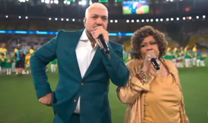 Maringá 98 FM — A apresentação de Belo e Alcione antes do amistoso entre Brasil e Panamá, que ocorre no Maracanã neste domingo (31), vem repercutindo nas redes sociais. Eles viraram meme pela apresentação do hino nacional brasileiro, e internautas criticaram os artistas pelo descompasso. “Tem que demitir quem teve a ideia de colocar o Belo e a Alcione para cantar o hino”, escreveu um dos perfis. “Belo e Alcione deixando o hino morrer”, disse outro espectador. “Me deu dor física escutar Alcione e Belo cantando o Hino Nacional Brasileiro. Que vergonha foi essa? Era melhor ter deixado a torcida ter cantado a capela do […]