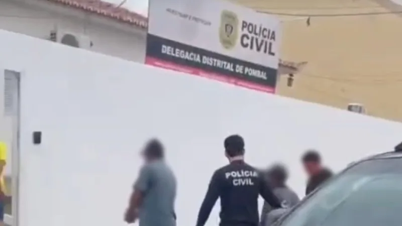 Maringá 98 FM — Ação contou com a participação de Peritos do Instituto de Polícia Científica da Paraíba. Dois dos presos foram detidos em cumprimento a mandados de prisão e são investigados pelo crime de estupro de vulnerável. Já o terceiro foi preso em flagrante por estar na posse de duas espingardas de calibre .32. Após as prisões, os detidos foram submetidos a exames de corpo de delito e encaminhados à Delegacia de Pombal, onde permanecem à disposição da Justiça, aguardando audiência de custódia. A operação foi realizada no Sítio Xique-Xique e no bairro Vida Nova, ambos localizados no município de Pombal. &nbsp; Fonte: Repórter [&hellip;]