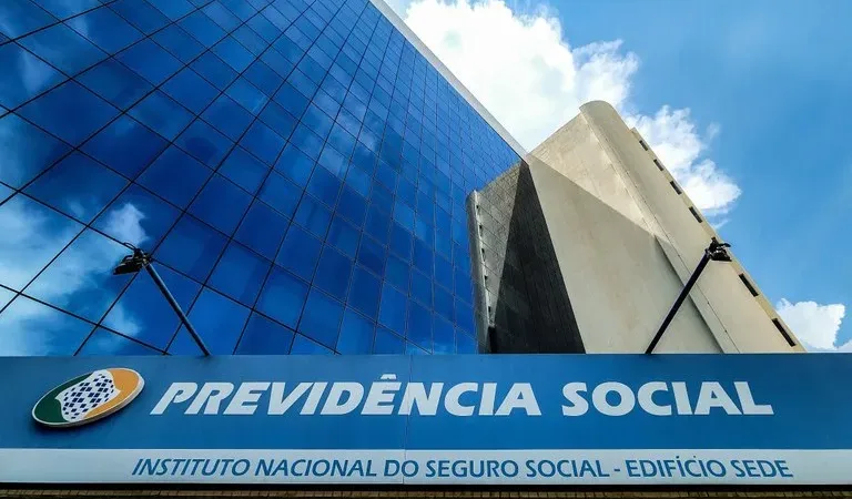 Maringá 98 FM — O Instituto Nacional do Seguro Social (INSS) abriu um novo agendamento para um mutirão de avaliação social no estado da Paraíba. Os atendimentos acontecem a partir do próximo sábado (4). Os atendimentos acontecerão nas seguintes datas: 4, 11, 18 e 25 de julho. O mutirão será realizado nas agências de João Pessoa, Santa Rita, Guarabira, Sapé, Itabaiana e Esperança. Para realizar o agendamento, é preciso realizar o cadastro na central, pelo número 135 ou pelo aplicativo do Meu INSS.