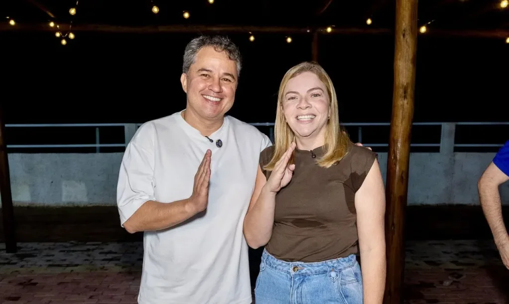 Maringá 98 FM — A pré-candidatura do senador Efraim Filho (PL) ao Governo da Paraíba segue ganhando força e consolidando novas alianças em todas as regiões do estado. Desta vez, Efraim recebeu o apoio da prefeita Aliny Povão, de Cruz do Espírito Santo, e do seu grupo político que anunciou alinhamento ao projeto liderado pelo senador nestas eleições. Além da prefeita, a adesão reúne um grupo expressivo de vereadores e lideranças políticas do município, fortalecendo ainda mais a presença de Efraim em Cruz do Espírito Santo e na Região Metropolitana de João Pessoa. Passam a integrar o projeto os vereadores Aelton Victor, Gato Ajato, Zebra, […]