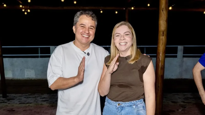 Maringá 98 FM — A pré-candidatura do senador Efraim Filho (PL) ao Governo da Paraíba segue ganhando força e consolidando novas alianças em todas as regiões do estado. Desta vez, Efraim recebeu o apoio da prefeita Aliny Povão, de Cruz do Espírito Santo, e do seu grupo político que anunciou alinhamento ao projeto liderado pelo senador nestas eleições. Além da prefeita, a adesão reúne um grupo expressivo de vereadores e lideranças políticas do município, fortalecendo ainda mais a presença de Efraim em Cruz do Espírito Santo e na Região Metropolitana de João Pessoa. Passam a integrar o projeto os vereadores Aelton Victor, Gato Ajato, Zebra, [&hellip;]