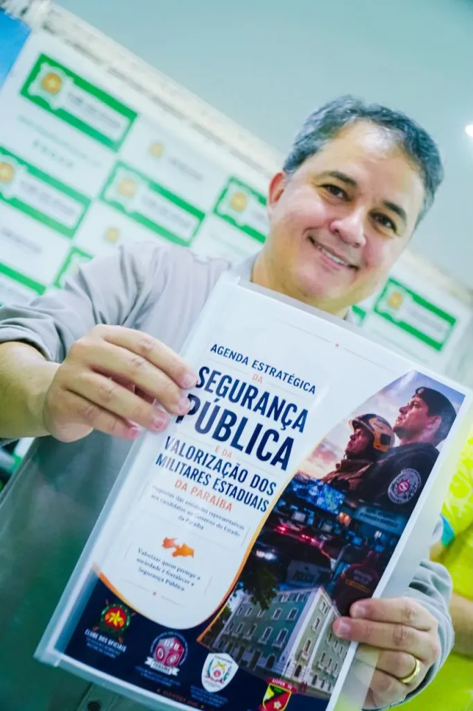 Maringá 98 FM — A segurança pública e as demandas dos profissionais da Polícia Militar e do Corpo de Bombeiros Militar da Paraíba pautaram a participação do senador e pré-candidato ao Governo do Estado, Efraim Filho, no 1º Diálogo das Entidades Militares, promovido nesta terça-feira (28) pelo Clube dos Oficiais da Polícia e Bombeiro Militar da Paraíba (COPM-BM), em João Pessoa. A iniciativa faz parte de uma série de encontros promovidos pelo Clube dos Oficiais com os pré-candidatos ao Governo da Paraíba para apresentar as principais pautas das entidades representativas dos militares estaduais e discutir os desafios da segurança pública. Recebido pelo presidente da entidade, […]