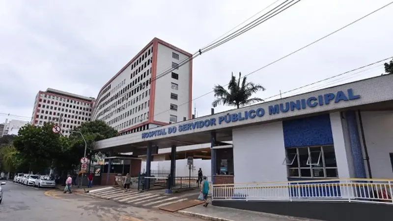 Maringá 98 FM — O plenário do Senado aprovou nessa quarta-feira (15) um projeto de lei (PL) que aumenta as penas para os crimes praticados contra profissionais da saúde ou da educação no exercício de suas funções, como professores, educadores, médicos e enfermeiros.  O texto amplia penas para os crimes de lesão corporal, ameaça, incitação ao crime, desacato, calúnia, difamação, homicídio, entre outros delitos. O autor do projeto é o ex-deputado federal Goulart. No Senado, a iniciativa recebeu parecer favorável do relator da matéria, senador Dr. Hiran (PP-RR). “Os profissionais de saúde que trabalham nas UPAs (Unidades de Pronto Atendimento), assim como nossos professores, vêm sendo submetidos [&hellip;]