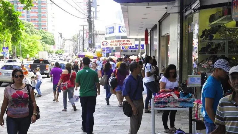 Maringá 98 FM — As vendas do varejo da Paraíba registraram um aumento de 1,5% entre abril e maio de 2026 de acordo com a Pesquisa Mensal do Comércio (PMC), divulgada ontem (16) pelo Instituto Brasileiro de Geografia e Estatística (IBGE). O crescimento foi o segundo maior entre todos os estados do país. Segundo o levantamento, o crescimento da Paraíba ficou atrás apenas do Distrito Federal, que registrou aumento de 1,6% nas vendas entre um mês e outro. A média nacional foi de 0,1%. A PB ficou entre as 12 unidades da federação que apresentaram variação positiva no período. Na comparação entre maio deste ano [&hellip;]
